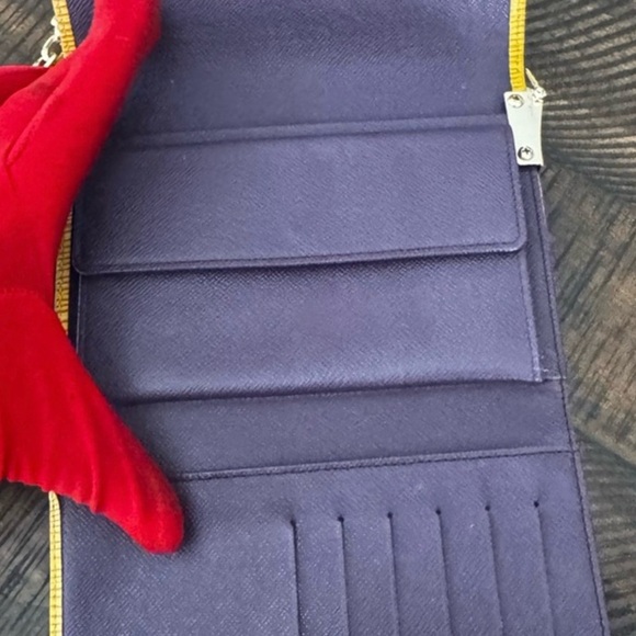 LOUIS VUITTON Epi Leather Yellow Porte Monnaie Billets Cartes Wallet
converted - Picture 4 of 12